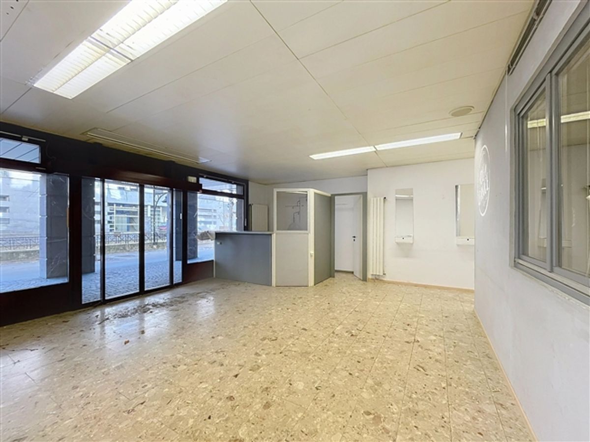 Geräumige Geschäftsräume im Zentrum von Sierre - 3