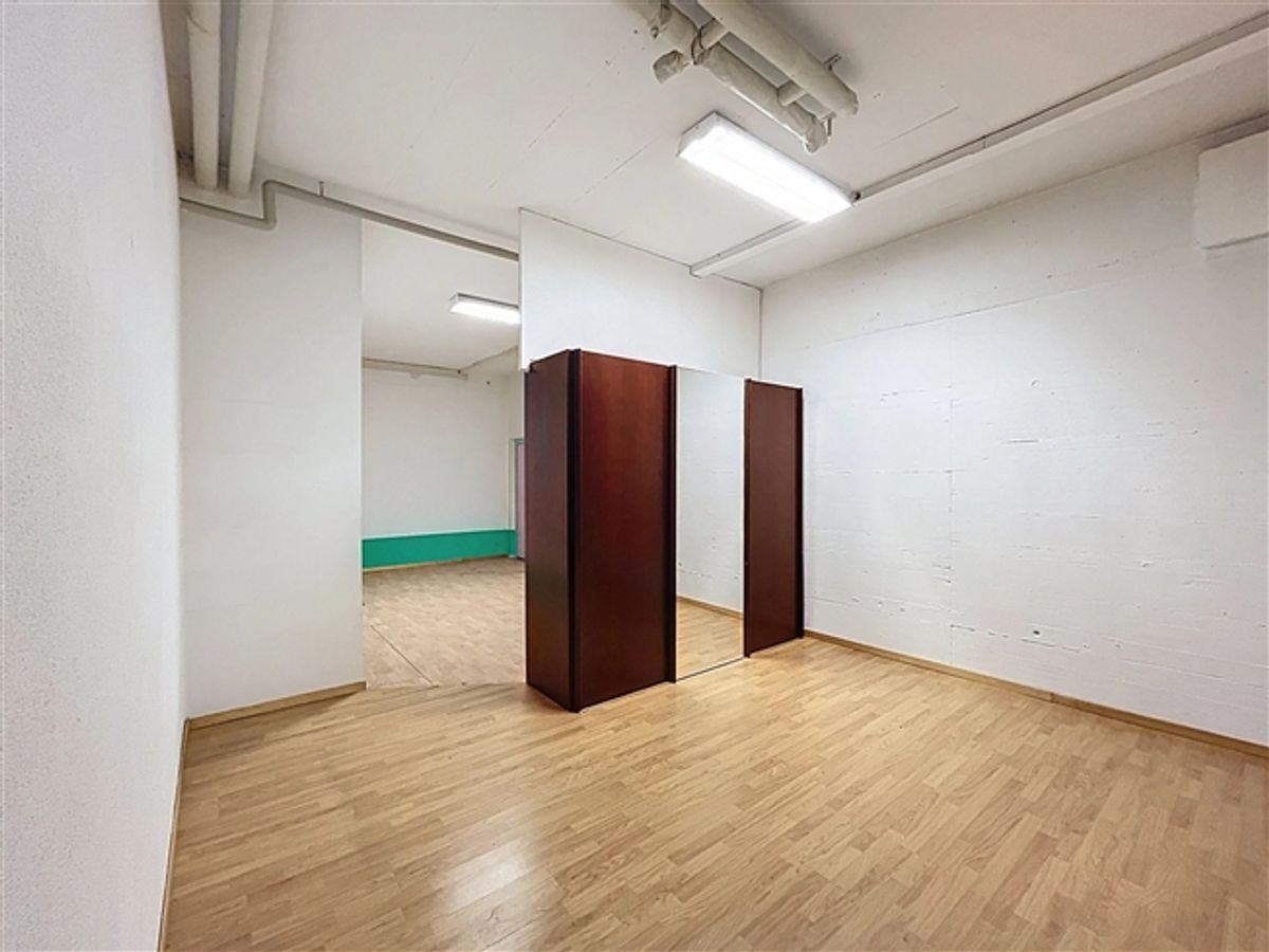 Geräumige Geschäftsräume im Zentrum von Sierre - 9