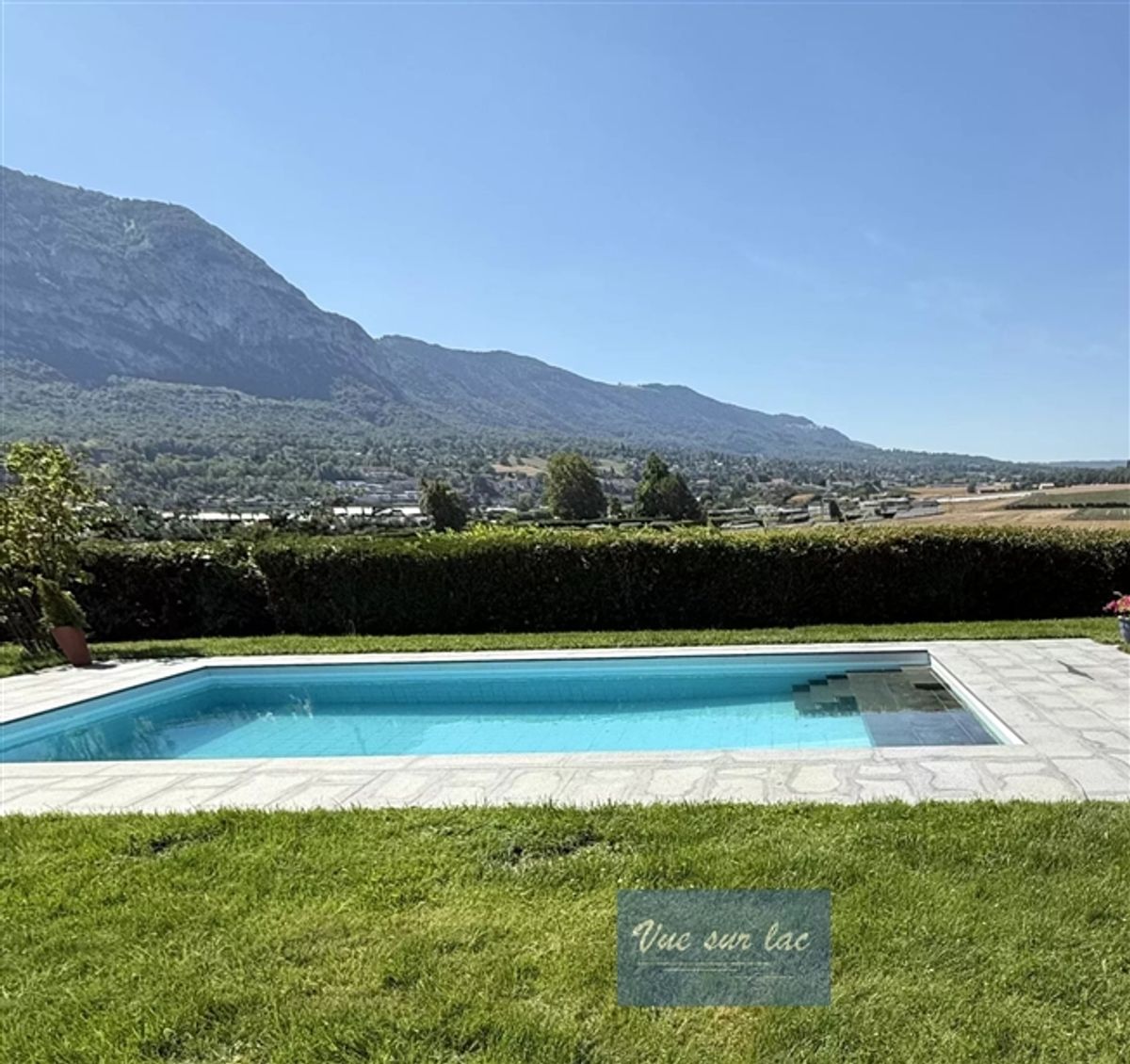 LUXUSVILLA IN VESSY MIT LANDSCHAFTSBLICK UND POOL - 1