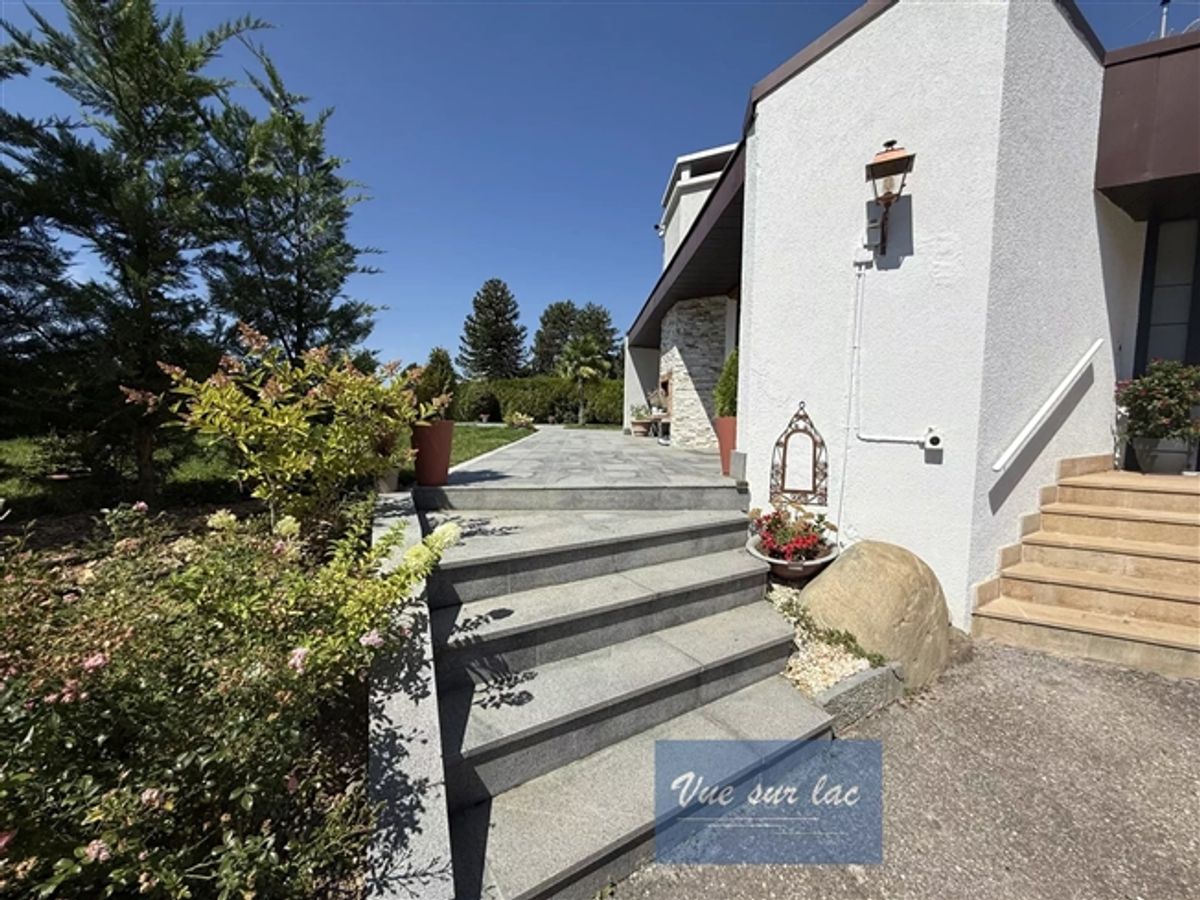 LUXUSVILLA IN VESSY MIT LANDSCHAFTSBLICK UND POOL - 3
