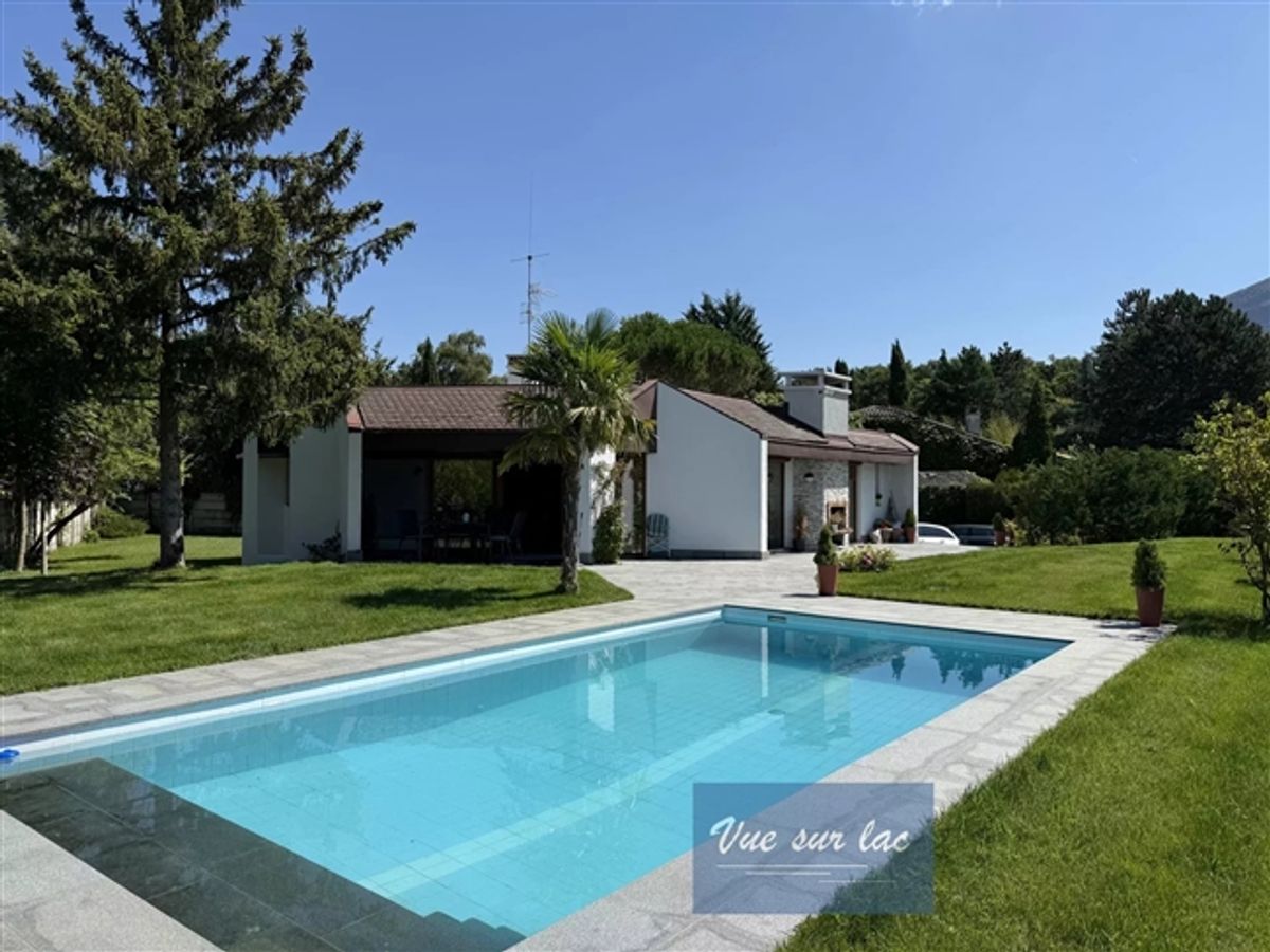 LUXUSVILLA IN VESSY MIT LANDSCHAFTSBLICK UND POOL - 13