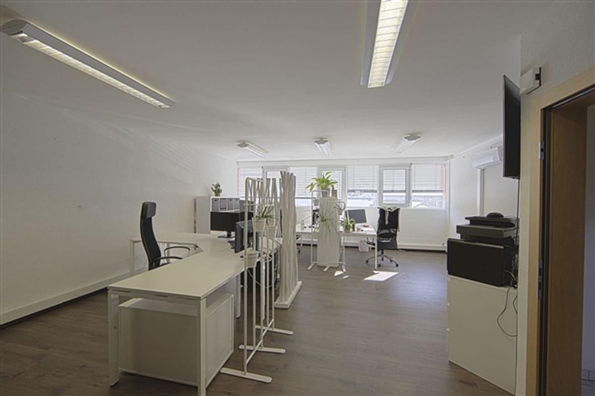 Alleinmakler - Büro und Parkplatz - Sion - 0