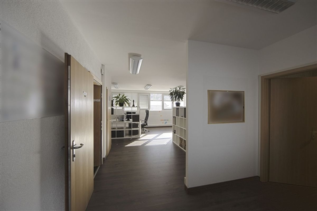 Alleinmakler - Büro und Parkplatz - Sion - 1