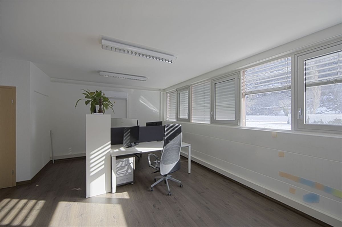 Alleinmakler - Büro und Parkplatz - Sion - 2