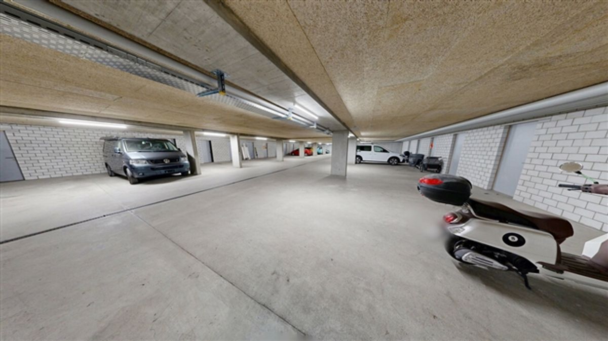 Tiefgaragen-Parkplatz mit Abstellraum - 0
