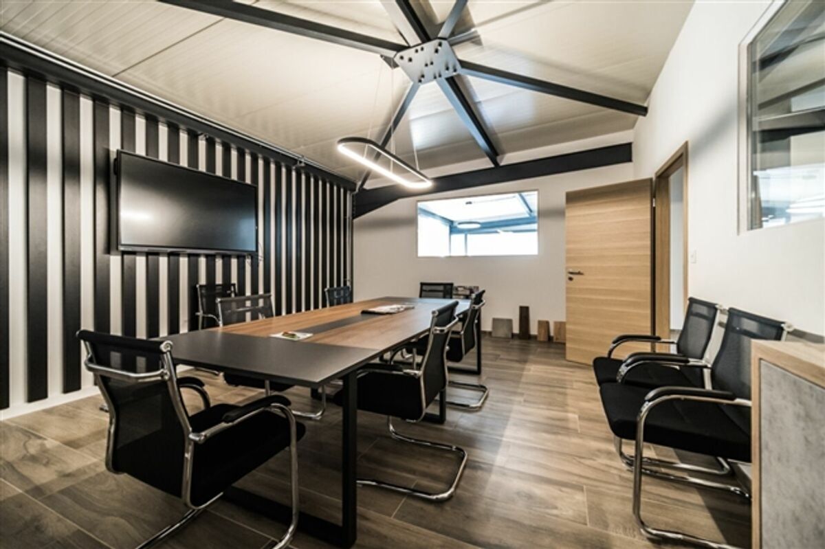 Büroflächen von 250 m2 bereits möbliert und eingerichtet - 0