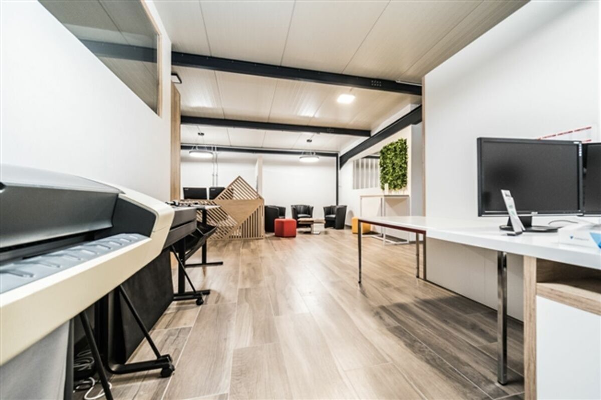 Büroflächen von 250 m2 bereits möbliert und eingerichtet - 4