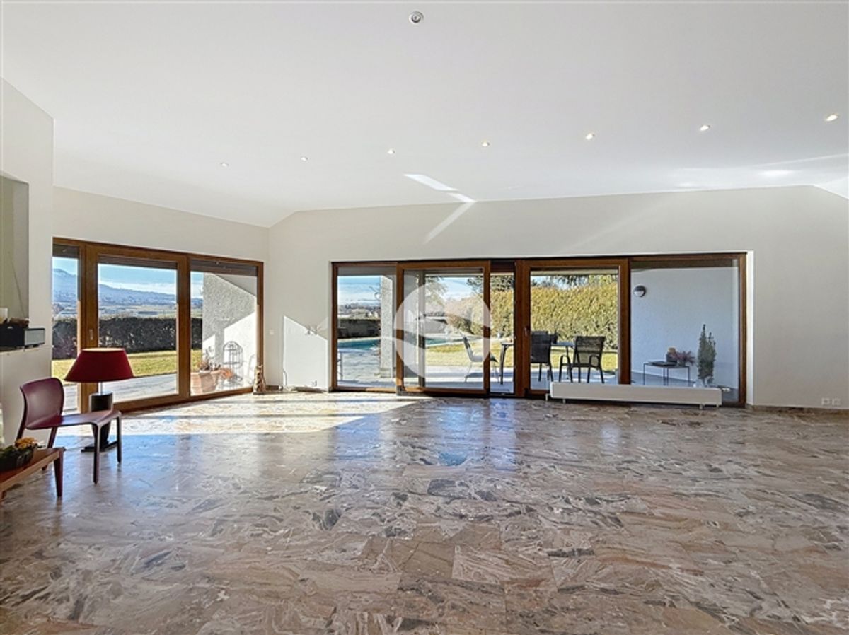 Wunderschöne und geräumige moderne Villa mit freiem Blick! - 0