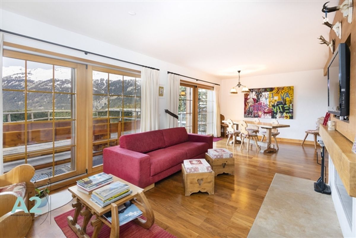 Chalet mit atemberaubendem Blick auf das Tal und die Alpen - 0