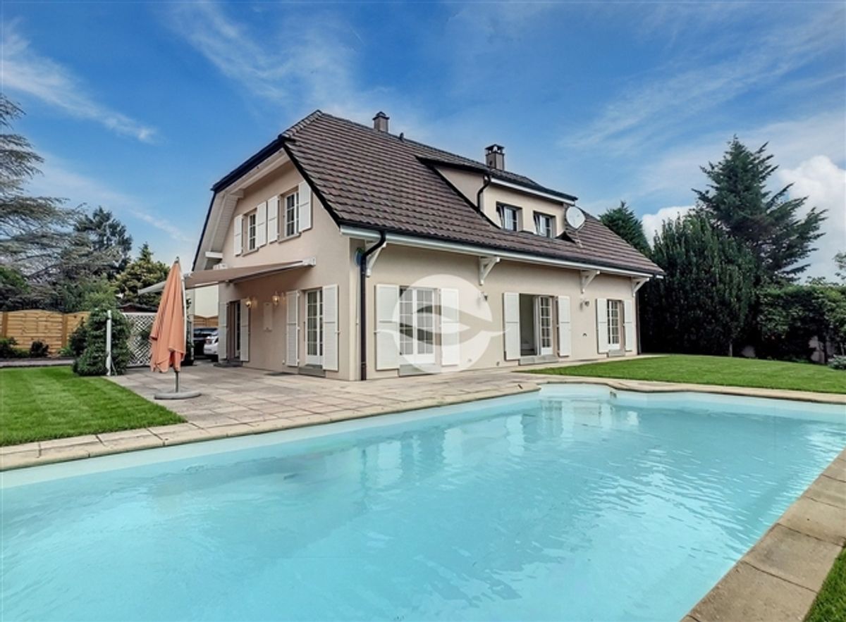 Wunderschöne Villa mit Pool, Garten und Garage - 0