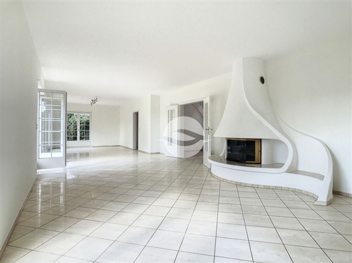Wunderschöne Villa mit Pool, Garten und Garage - 2