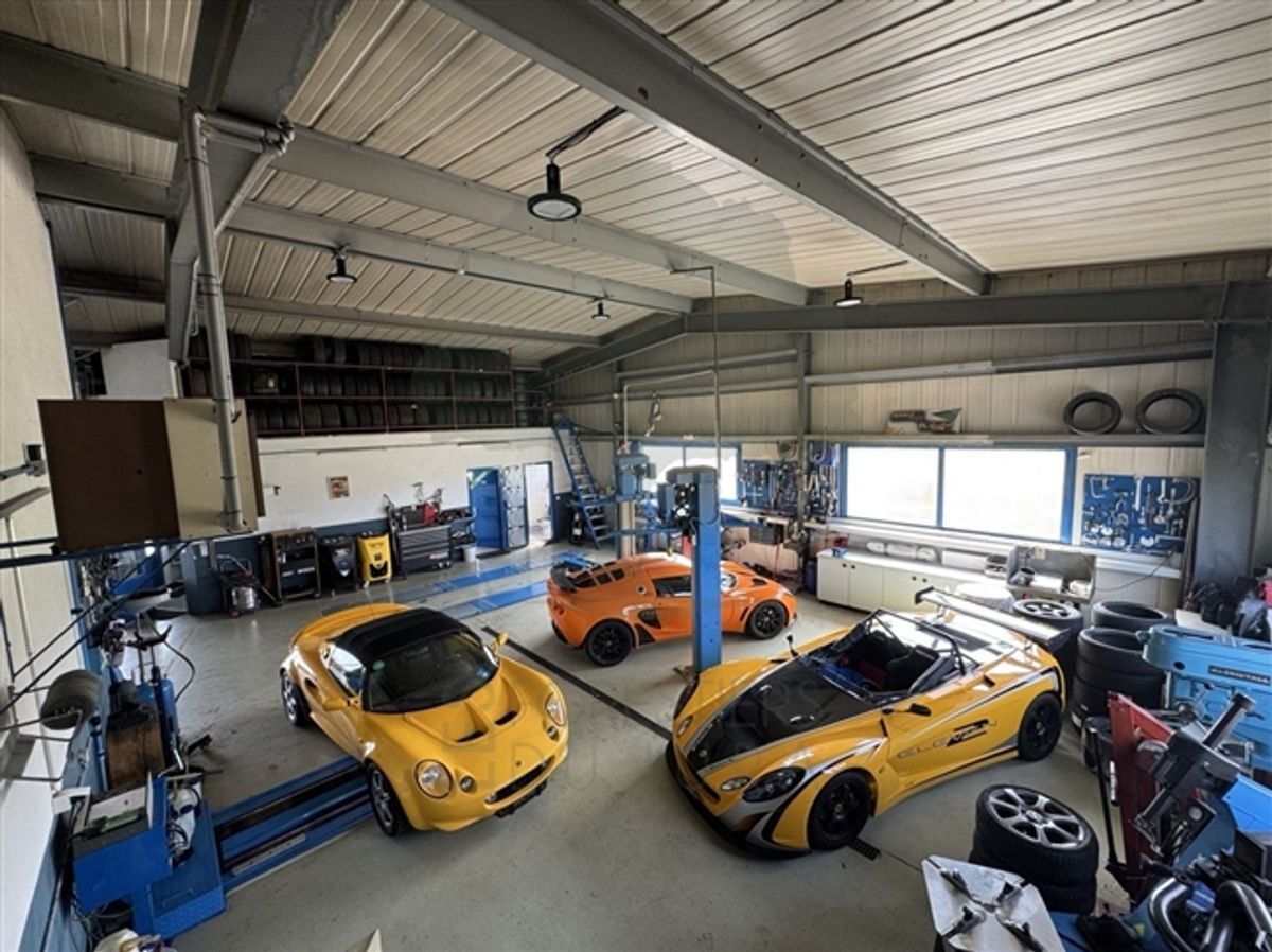 Garage und Karosserie in Fahy mit Waschplatz - 8