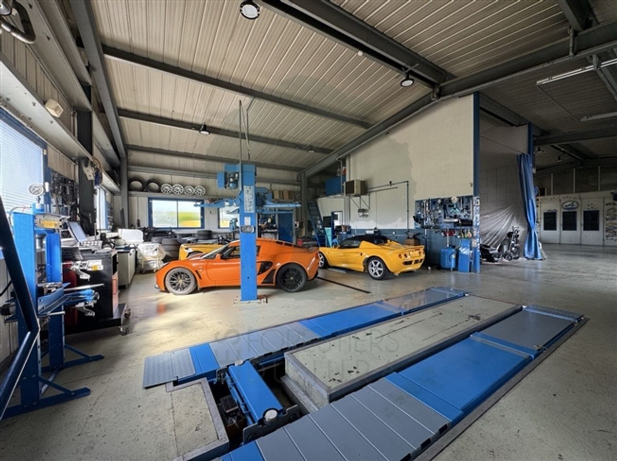 Garage und Karosserie in Fahy mit Waschplatz - 9