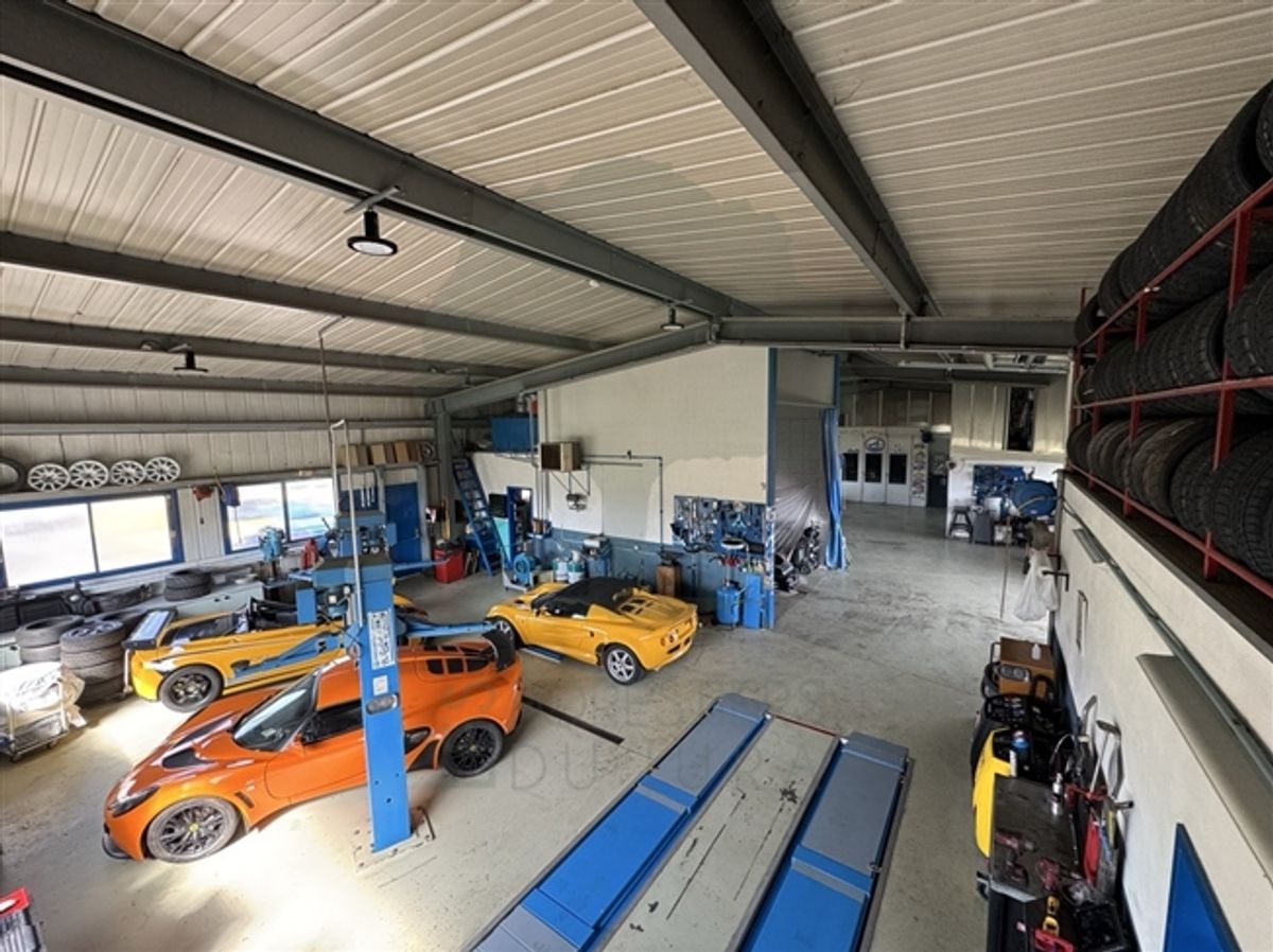 Garage und Karosserie in Fahy mit Waschplatz - 7