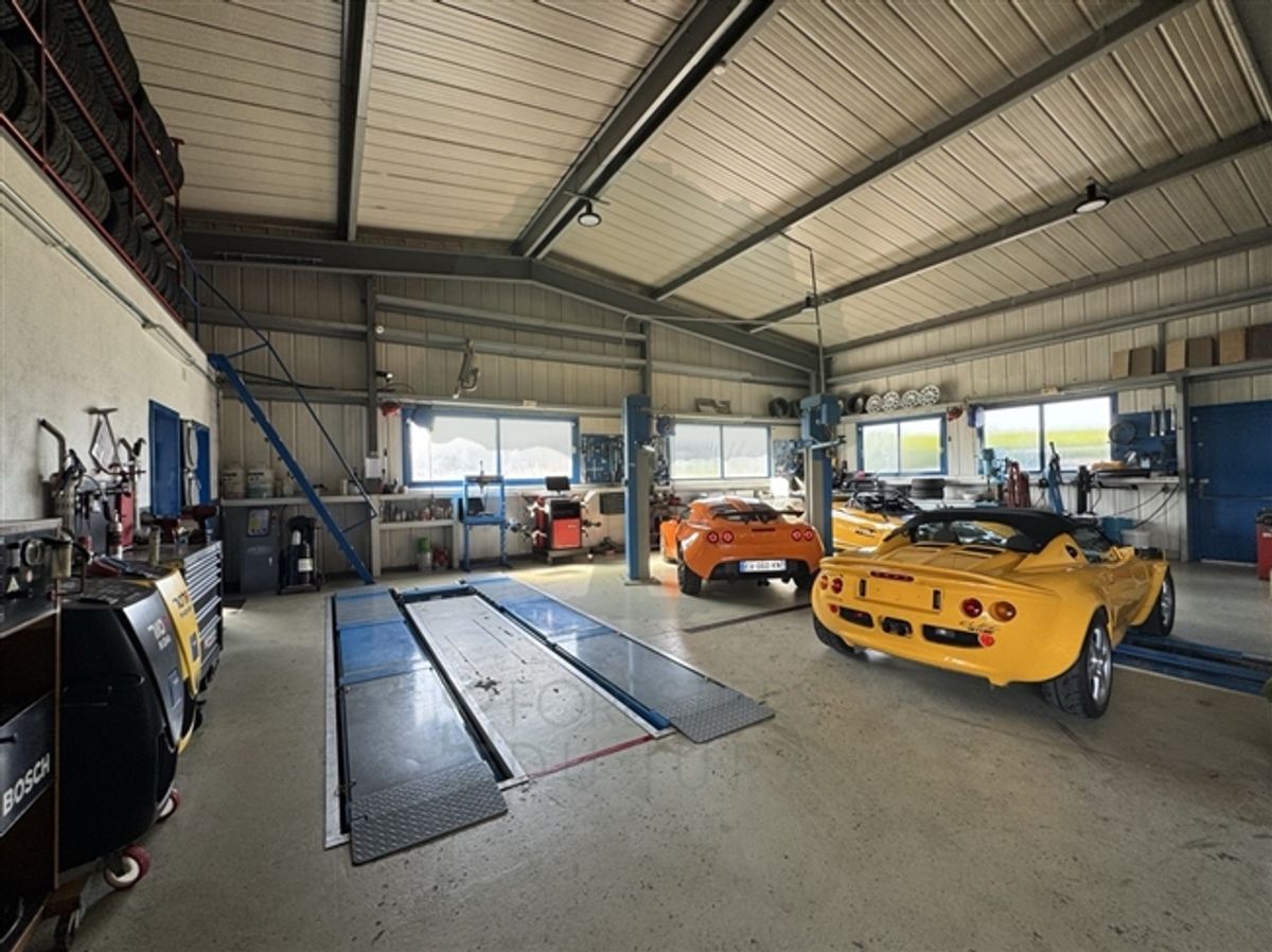 Garage und Karosserie in Fahy mit Waschplatz - 10