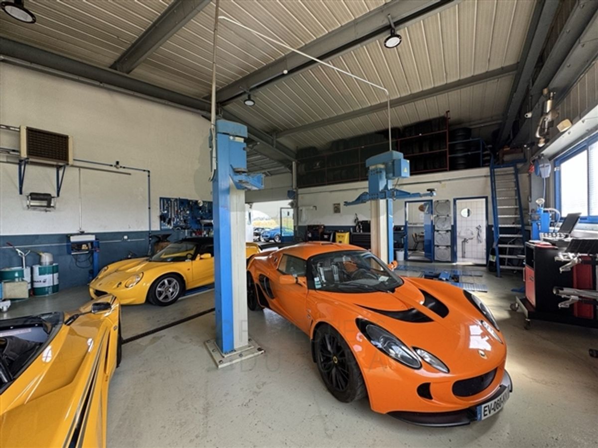 Garage und Karosserie in Fahy mit Waschplatz - 11