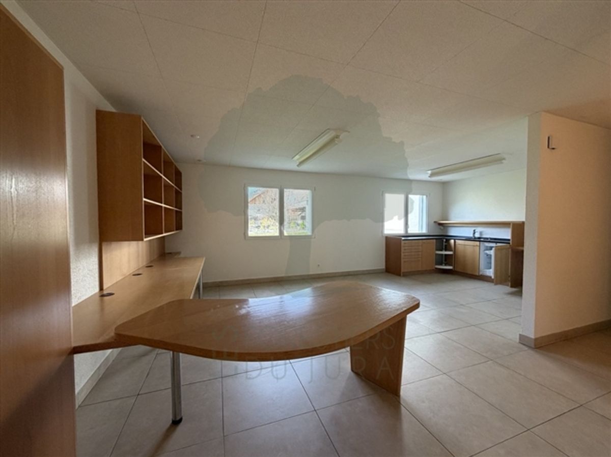 Medizinisches Büro von 176 m² im Erdgeschoss - Courfaivre - 0