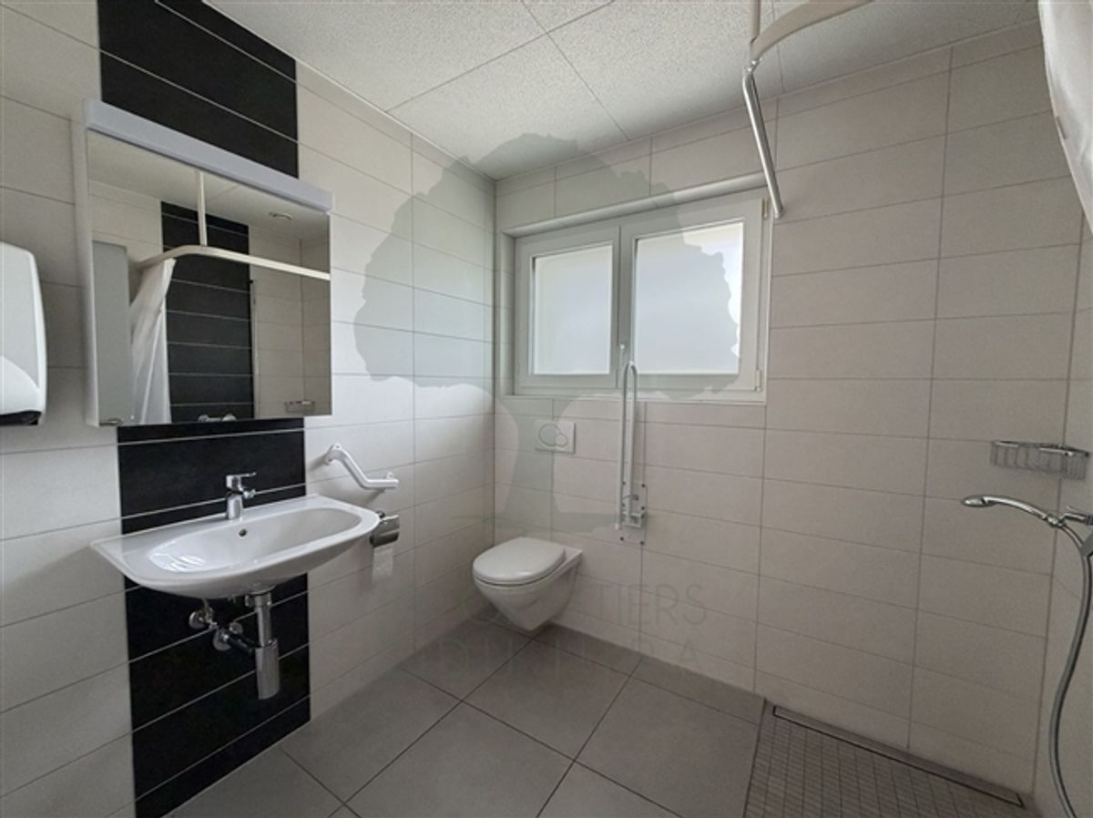 Medizinisches Büro von 176 m² im Erdgeschoss - Courfaivre - 4