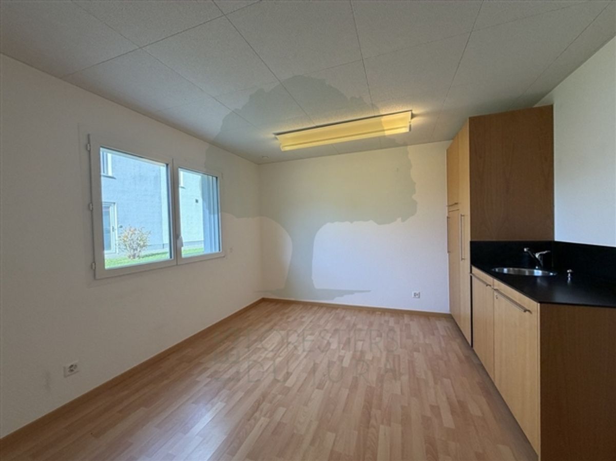 Medizinisches Büro von 176 m² im Erdgeschoss - Courfaivre - 5