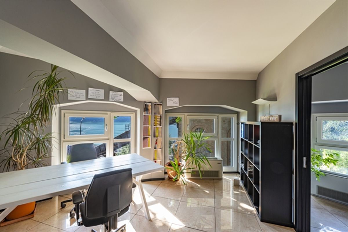 Büro im Zentrum mit Seeblick und Garage mit 7 Parkplätzen - 11
