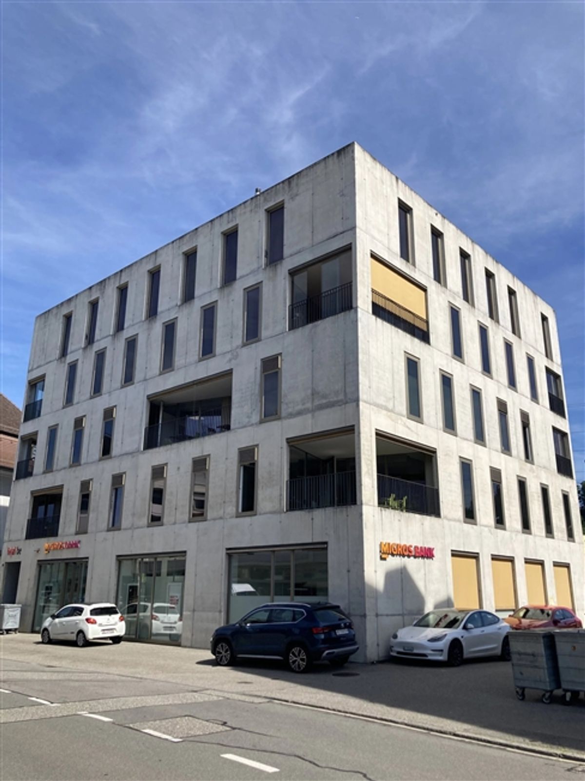 2 GEWERBE-EINHEITEN IN STWE - 1