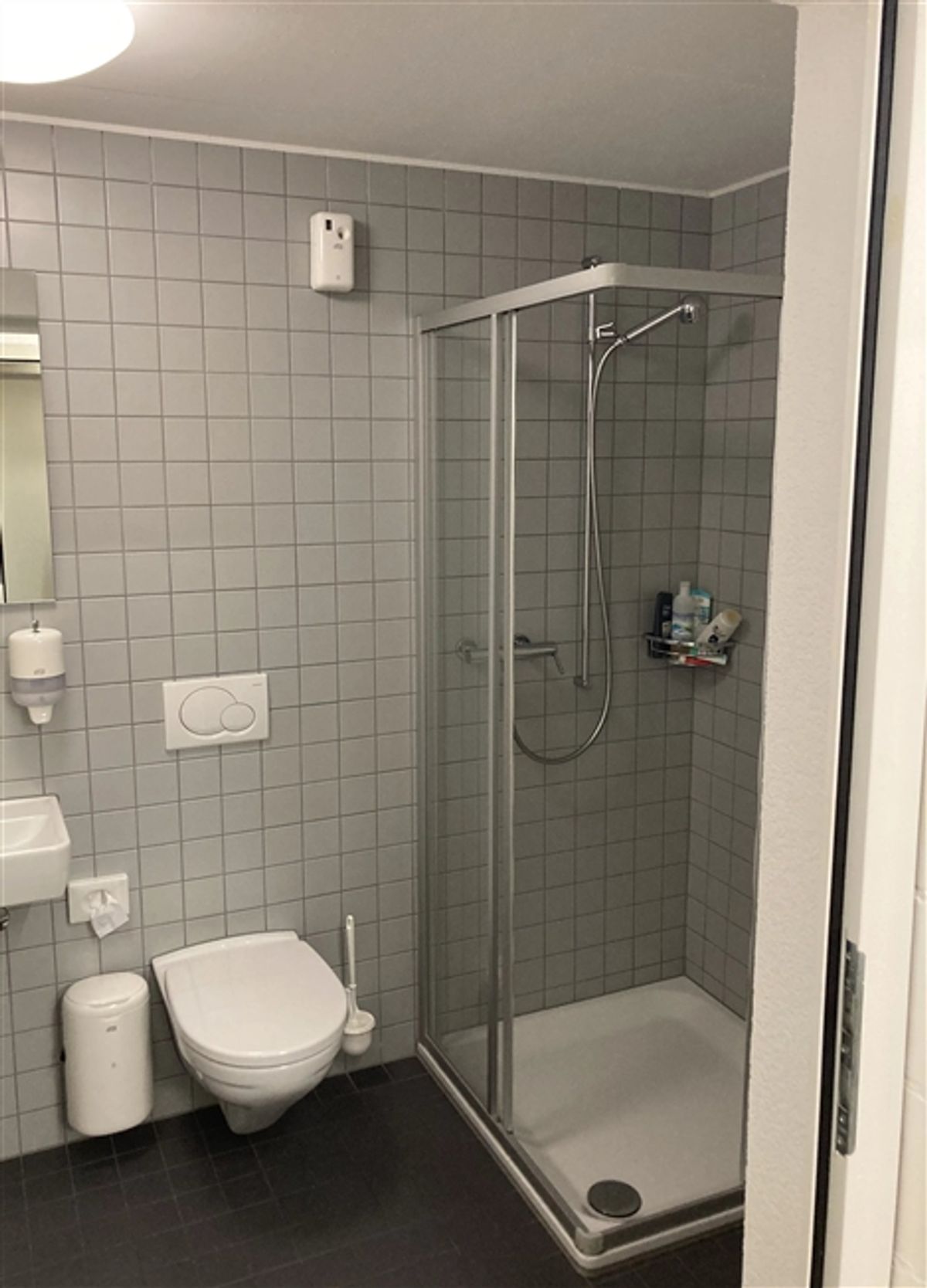 2 GEWERBE-EINHEITEN IN STWE - 8