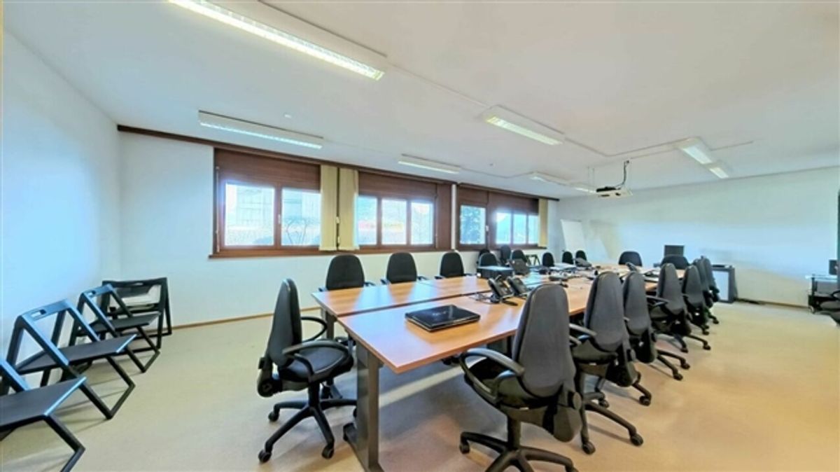 Repräsentanzbüro mit Seeblick - Aufteilung nach Wunsch - 2
