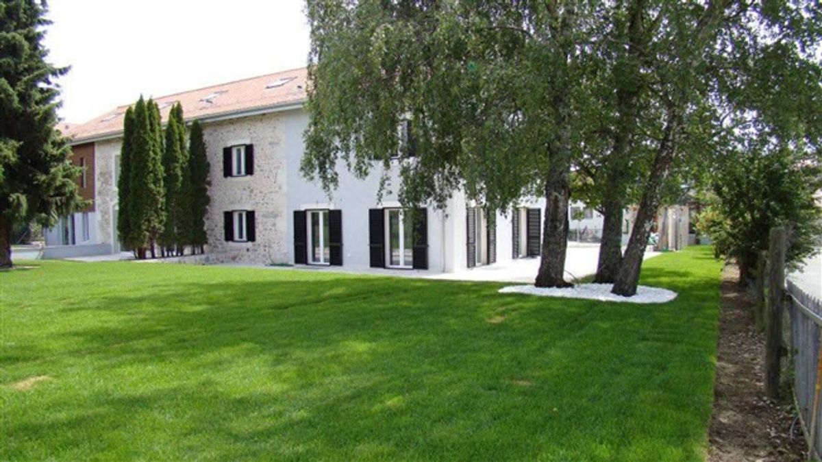 Eck-Doppelvilla in Chavannes-des-Bois - 1