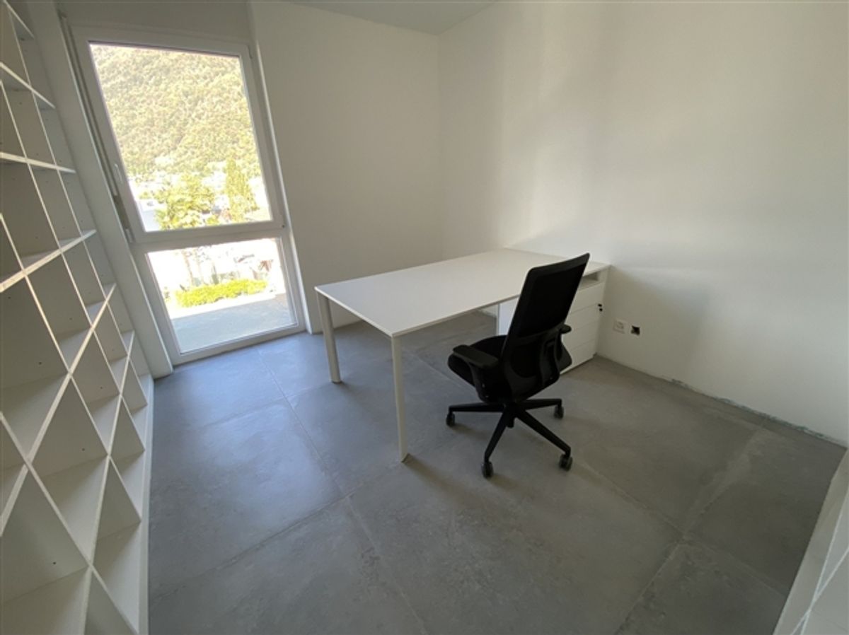 Modernes und geräumiges möbliertes Büro zum Verkauf in Losone - 1