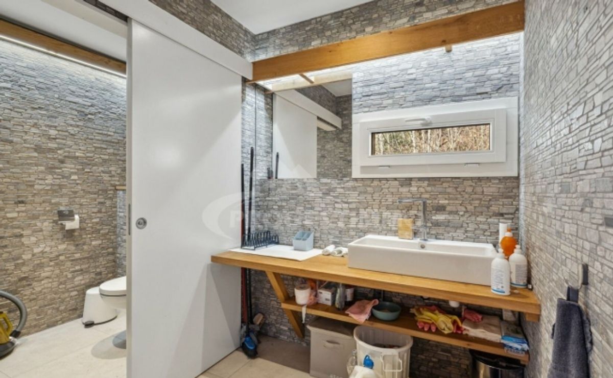 TRES BELLE OPPORTUNITE AVEC DE BELLES SURFACES - 4