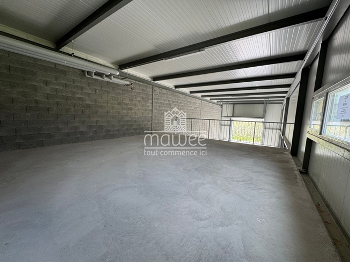 Grosse Box von 179 m2 in Saxon - 2