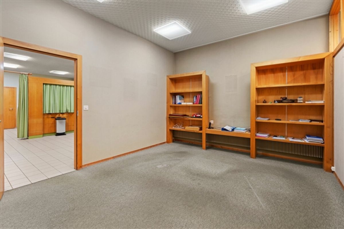 Local commercial 430m2 rue commerçante - 1