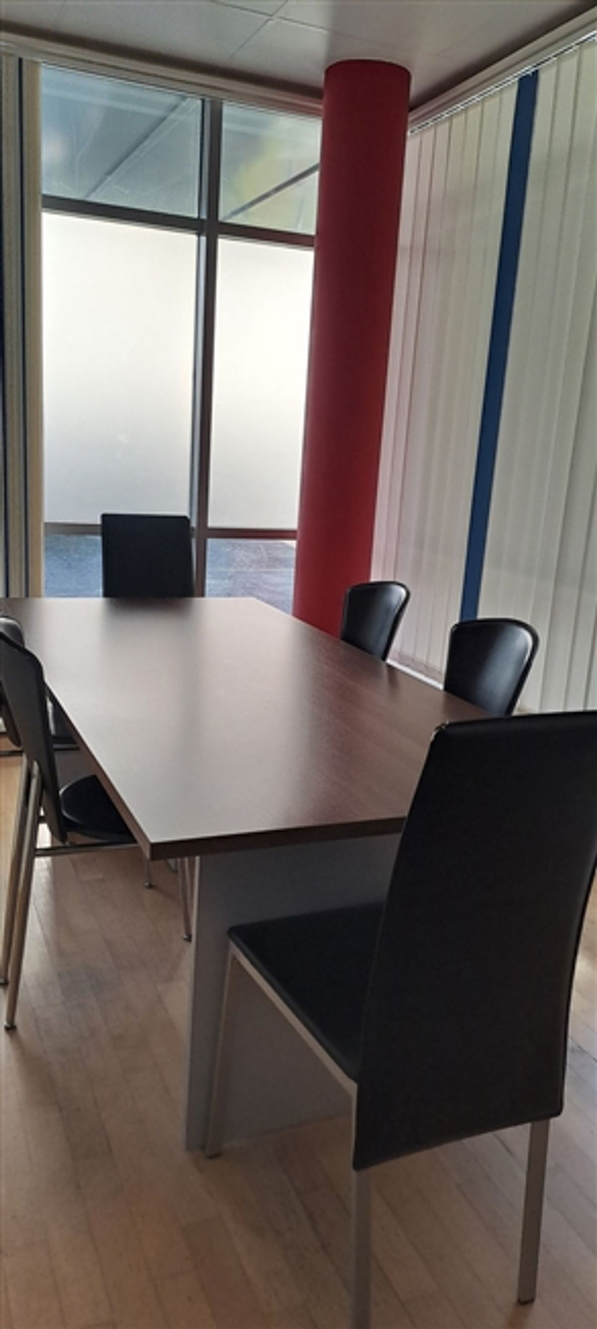ZU VERKAUFEN ZWEI BÜROS
FÜR INVESTOR
MARTIGNY - 4