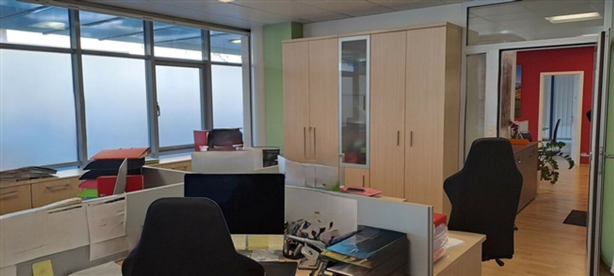 ZU VERKAUFEN ZWEI BÜROS
FÜR INVESTOR
MARTIGNY - 9