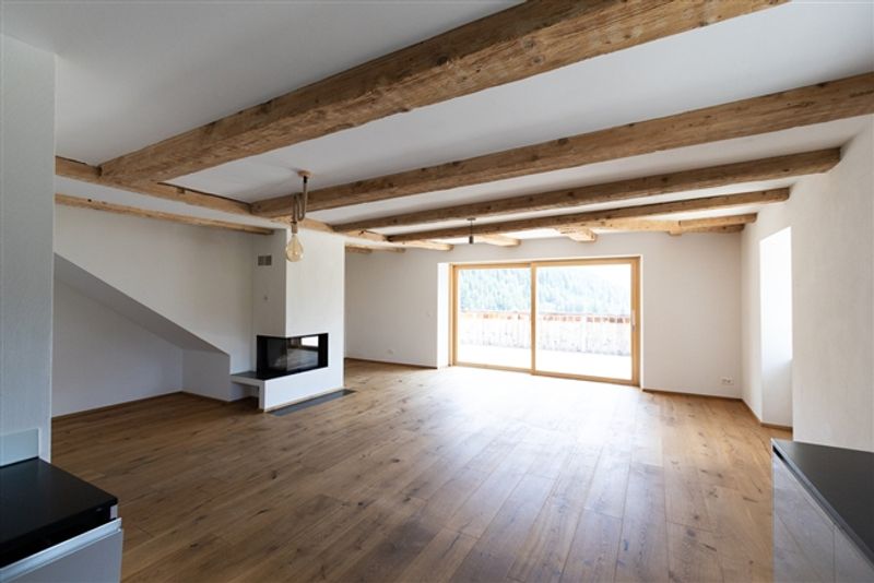 Zweitwohnsitz
5.5 Zimmer Dach-Maisonettewohnung mit Panoramaaussicht - 2
