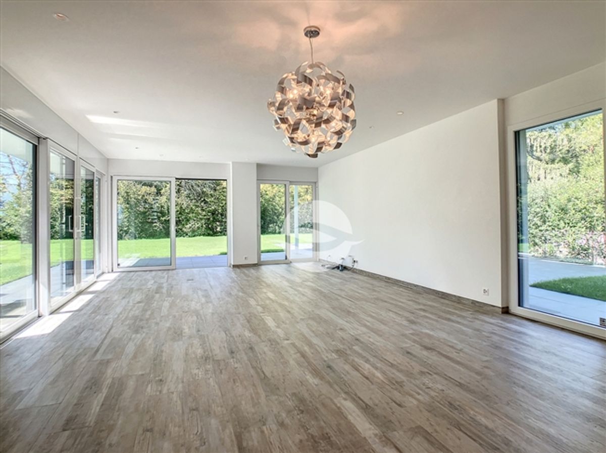 Wunderschöne Doppelvilla mit Carport - 2