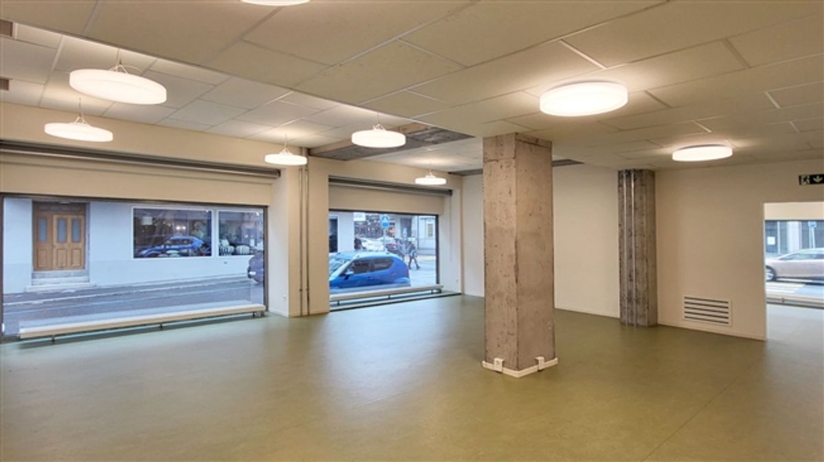 Repräsentative Gewerbefläche mit maximaler Sichtbarkeit im Herzen von Glarus! - 1