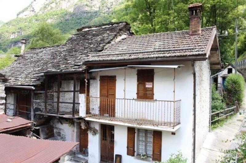 Tessinerhaus mit 6 Zimmern und Umschwung / Tessinerhaus mit 6 Zimmern und Rasen - 1