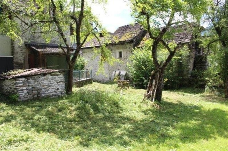 Tessinerhaus mit 6 Zimmern und Umschwung / Tessinerhaus mit 6 Zimmern und Rasen - 3