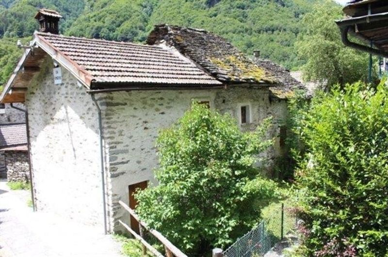 Tessinerhaus mit 6 Zimmern und Umschwung / Tessinerhaus mit 6 Zimmern und Rasen - 2