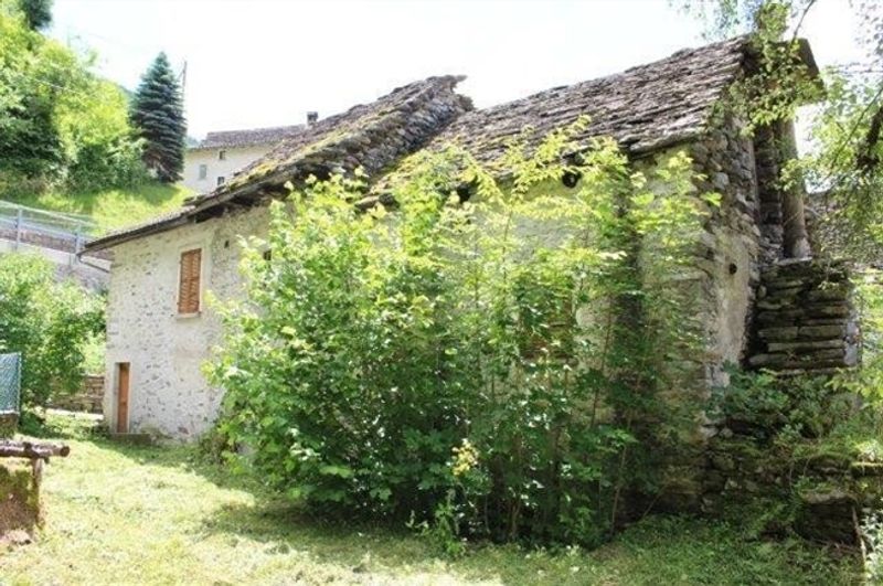 Tessinerhaus mit 6 Zimmern und Umschwung / Tessinerhaus mit 6 Zimmern und Rasen - 12