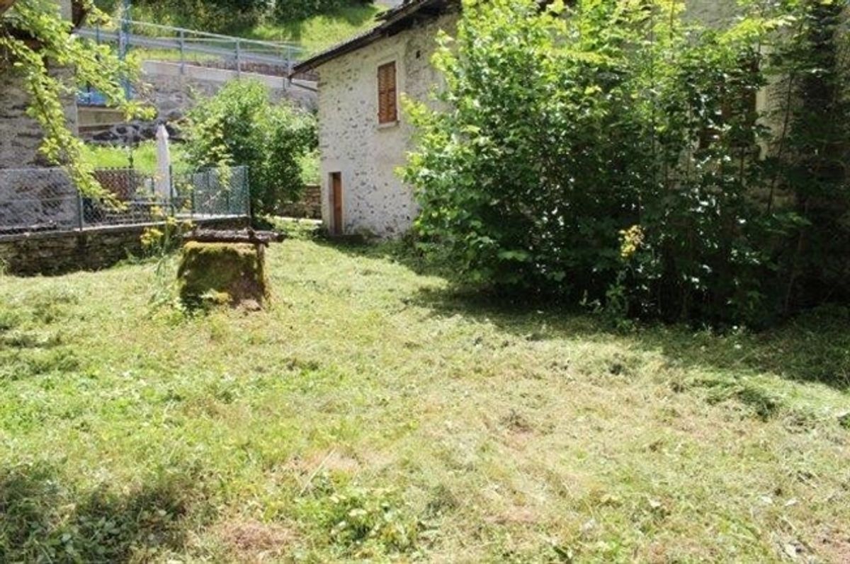 Tessinerhaus mit 6 Zimmern und Umschwung / Tessinerhaus mit 6 Zimmern und Rasen - 12