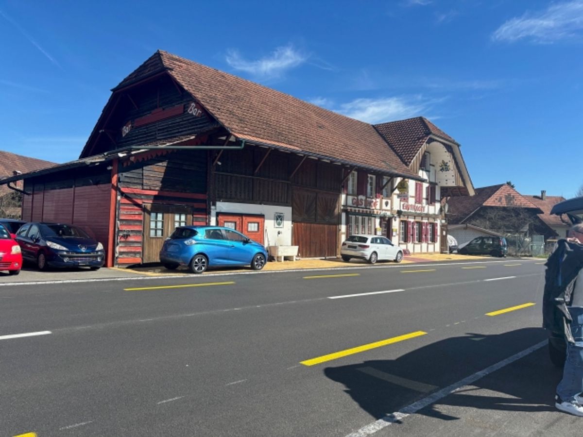 Ertragsstarkes Wohn-Gewerbehaus, 3 Einheiten, 120 Parkplätze - 1