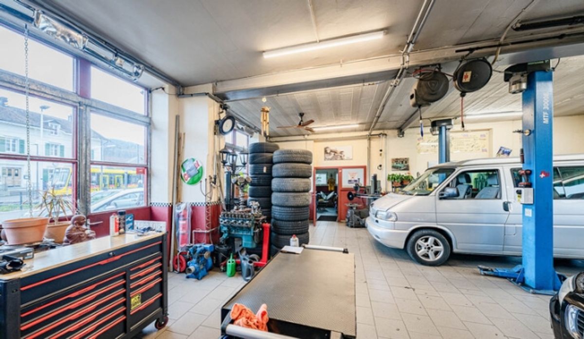 WOHN- UND GESCHÄFTSHAUS MIT POTENZIAL IM HERZEN VON ETTINGEN - 1