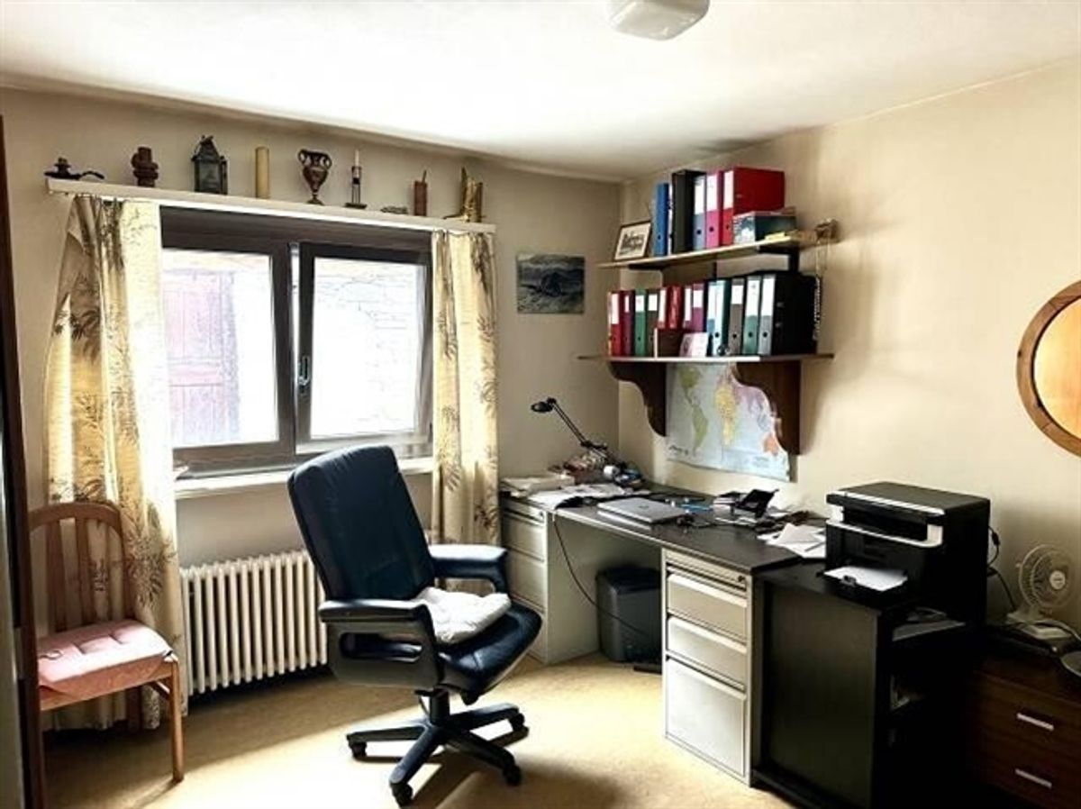 6 1/2-Zimmer-Haus mit Ladengeschäft an ruhiger Lage im Dorfkern / 6 1/2-Zimmer-Haus mit Ladengeschäft in sehr ruhiger Lage im Dorfkern - 8