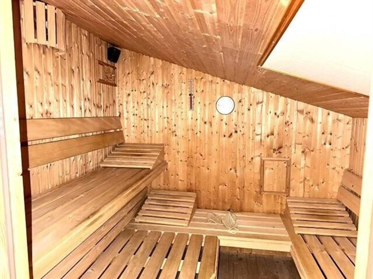 6 1/2-Zimmer-Haus mit Ladengeschäft an ruhiger Lage im Dorfkern / 6 1/2-Zimmer-Haus mit Ladengeschäft in sehr ruhiger Lage im Dorfkern - 12