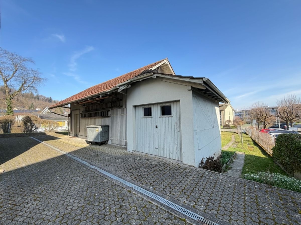 Wohn- und Geschäftshaus mit Baulandreserve in Strengelbach - 1