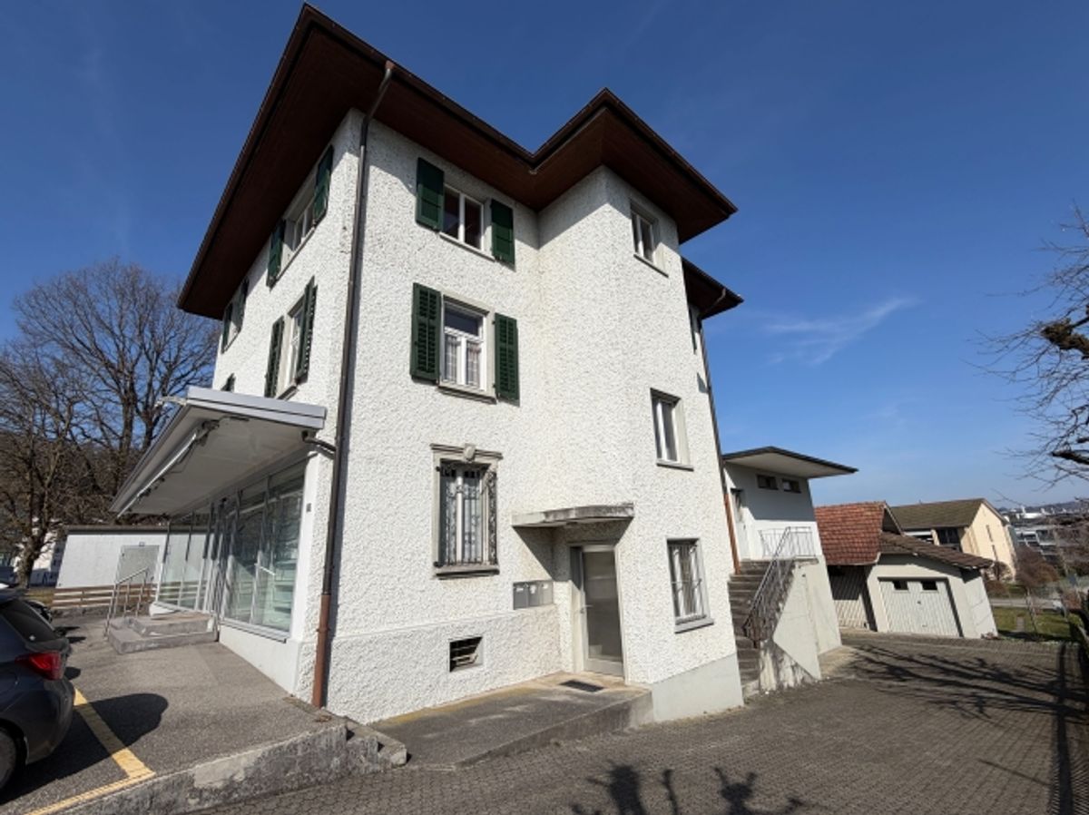 Wohn- und Geschäftshaus mit Baulandreserve in Strengelbach - 0