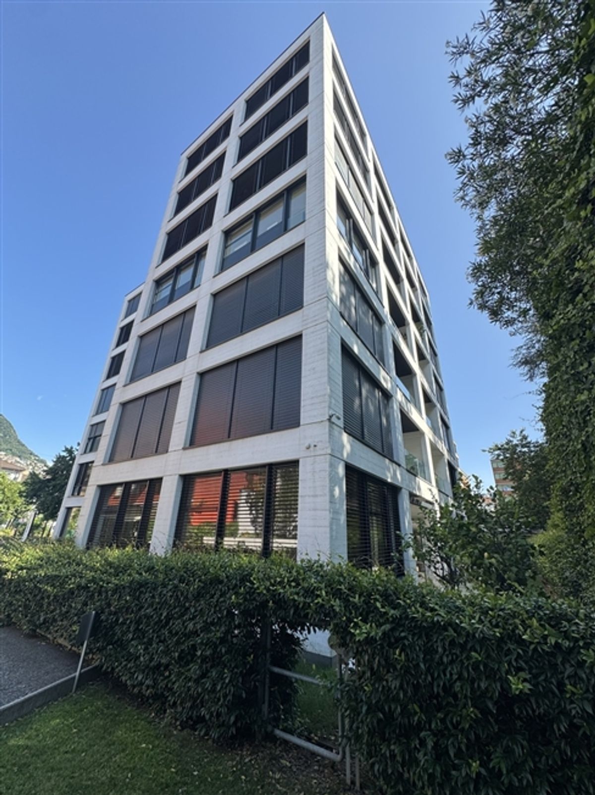 MODERNES BÜRO, AUCH IDEAL ALS WOHNRAUM - 2