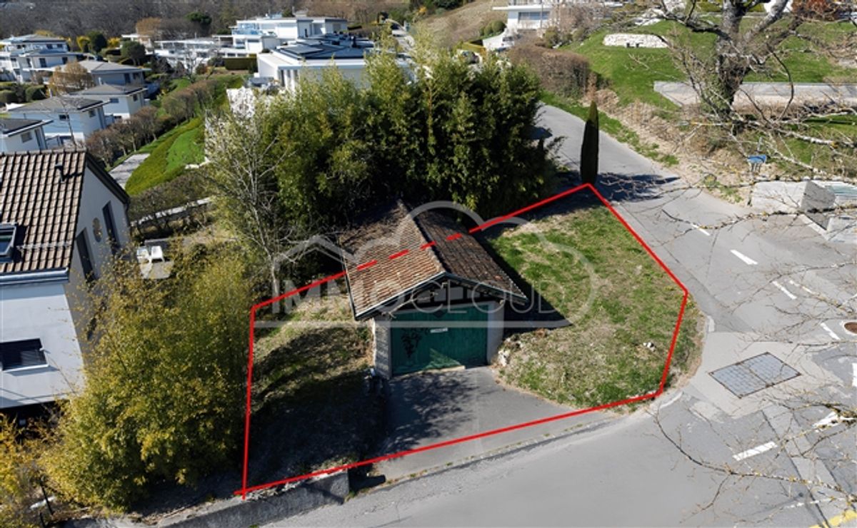 Garage mit privatem Grundstück - 0